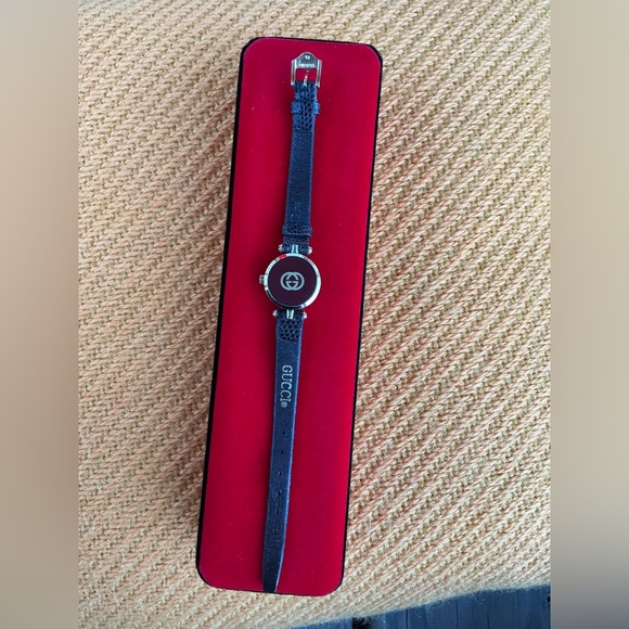 Ladies GUCCI SHERRY LINE watch❤️LOVELY💚❤️🧡 - Picture 9 of 12